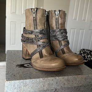 Stone/Blue multi snake Balboa